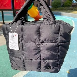 lululemon Quilted Grid Women's Down Puff bag